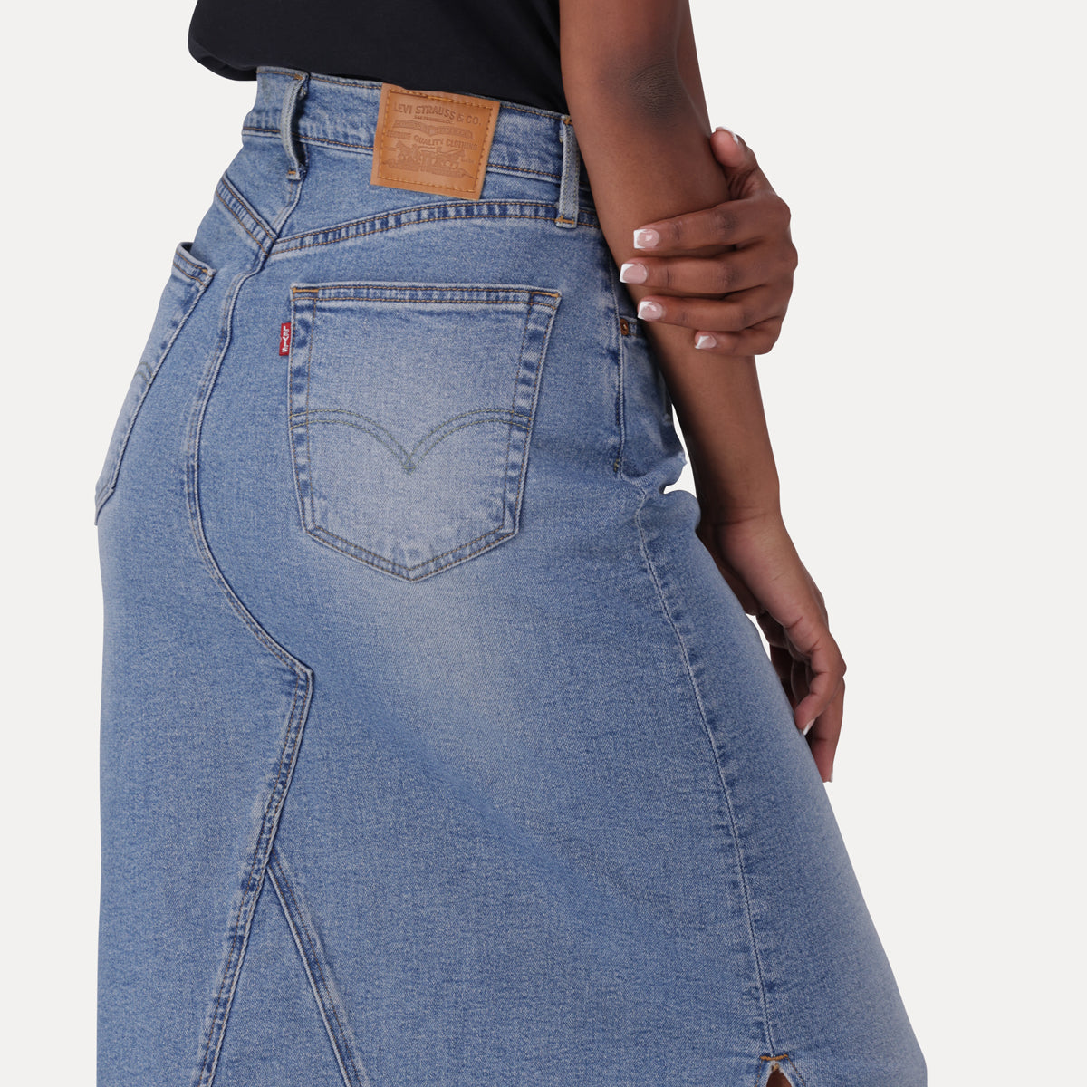 LEVI'S® WOMEN'S LONG ICON SKIRT - MED INDIGO - WORN IN