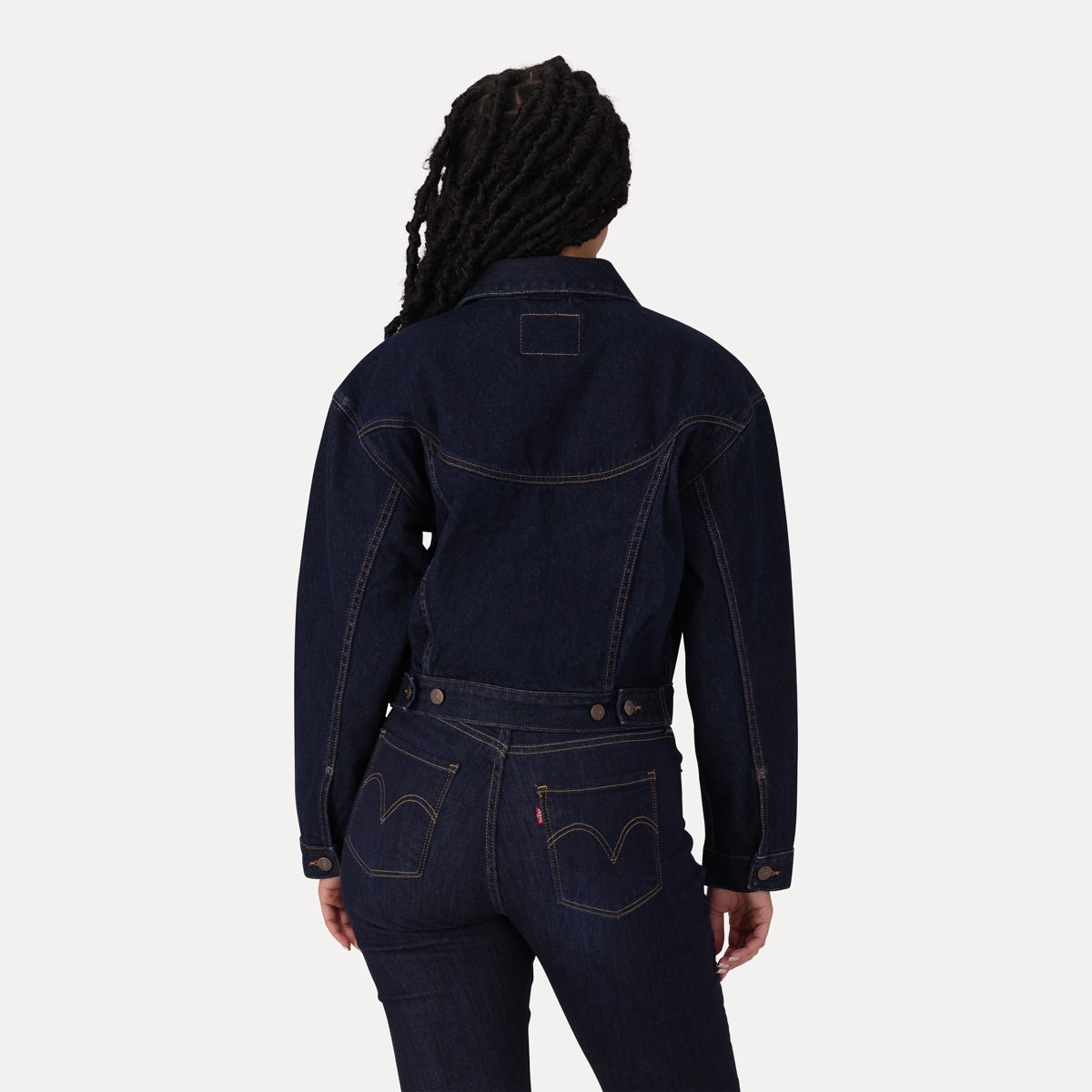 LEVI'S® WOMEN'S SHRUNKEN '90S TRUCKER JACKET - DARK INDIGO - WORN IN