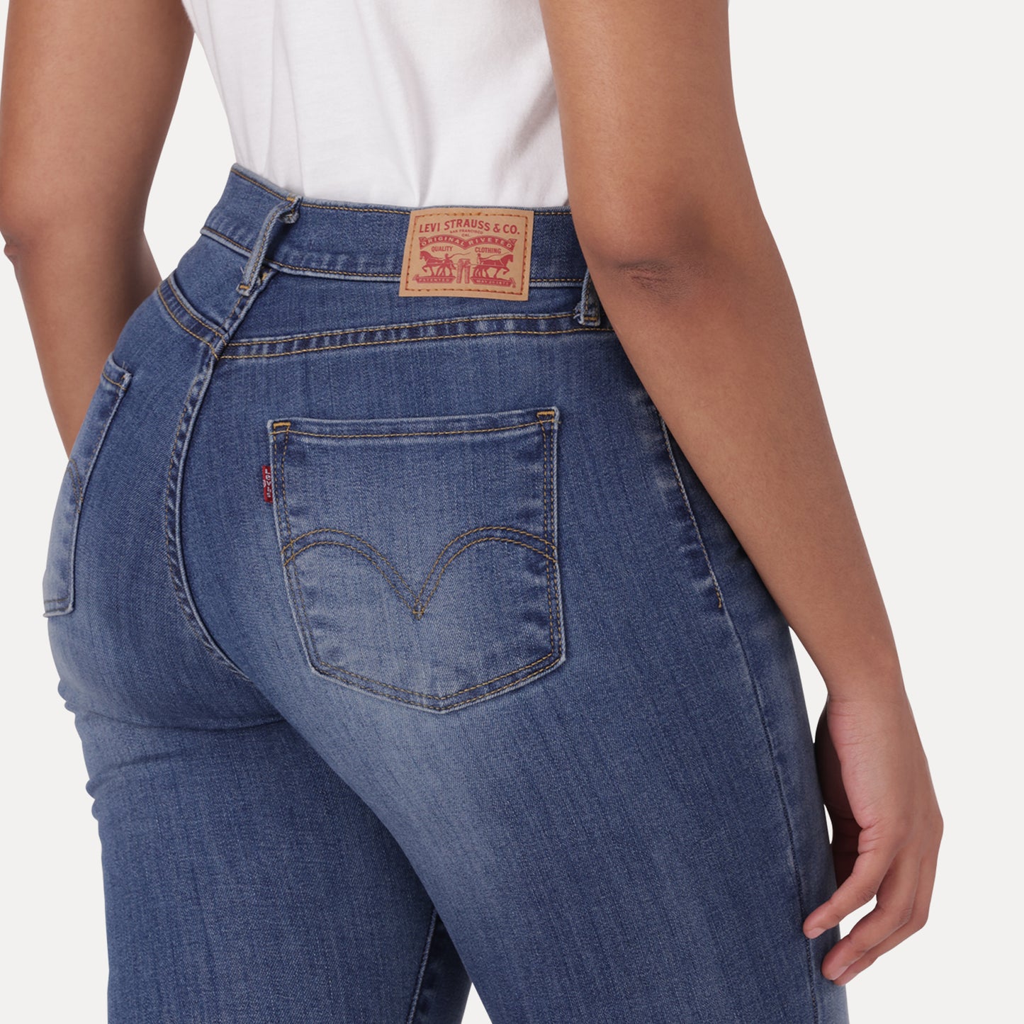 LEVI'S® WOMEN'S CURVY SKINNY - MED INDIGO - WORN IN