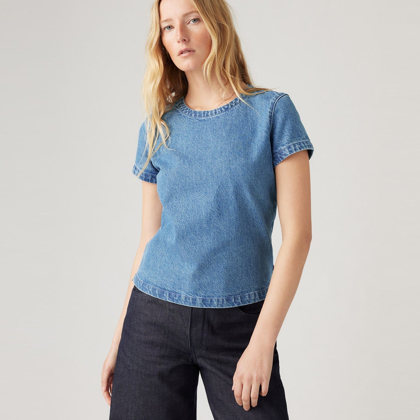 LEVI'S® WELLTHREAD® WOMEN'S BUD TEE - LIGHT INDIGO - WORN IN