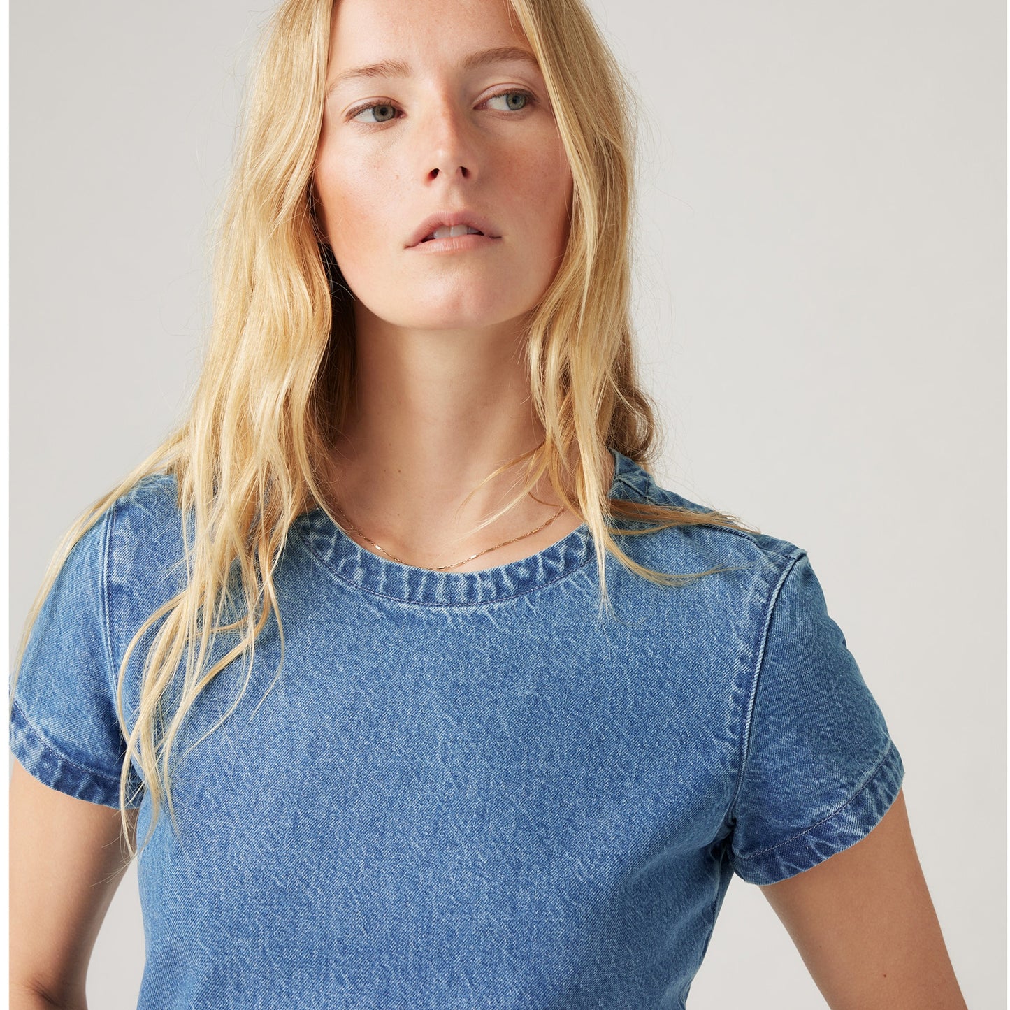 LEVI'S® WELLTHREAD® WOMEN'S BUD TEE - LIGHT INDIGO - WORN IN