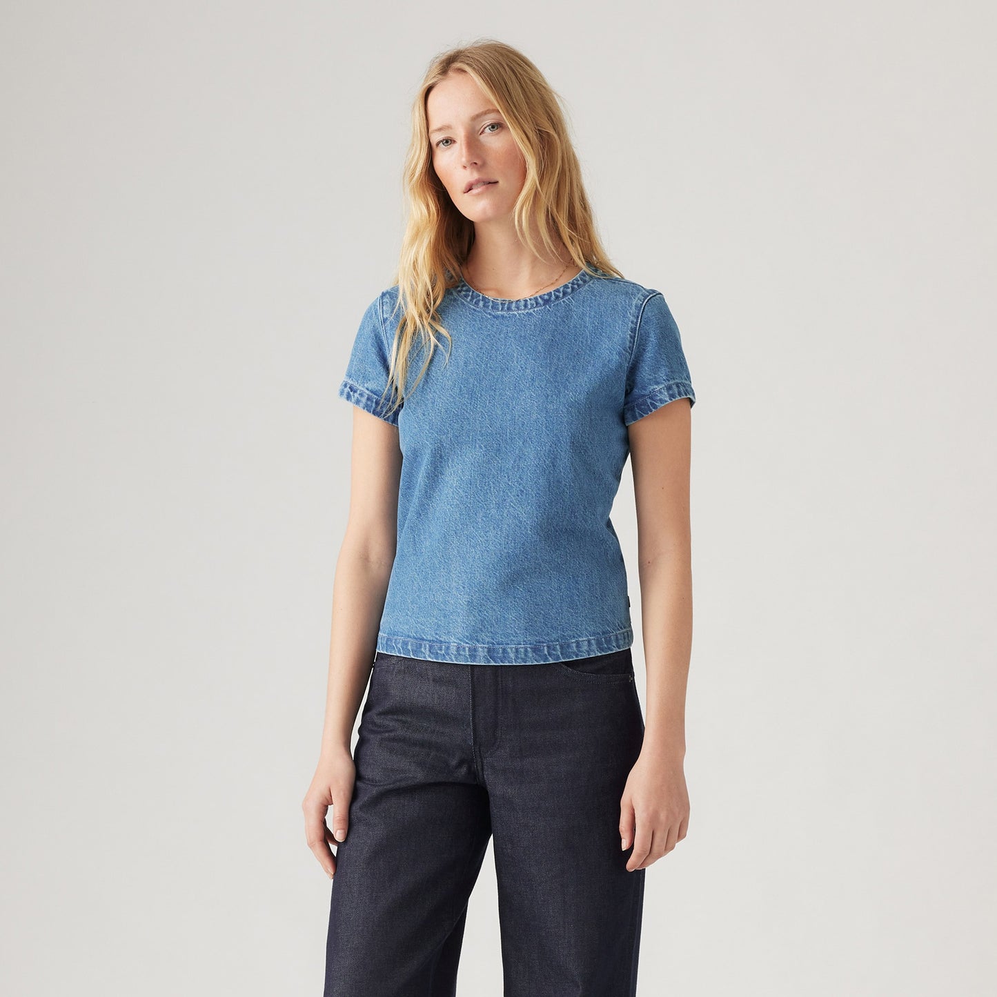 LEVI'S® WELLTHREAD® WOMEN'S BUD TEE - LIGHT INDIGO - WORN IN