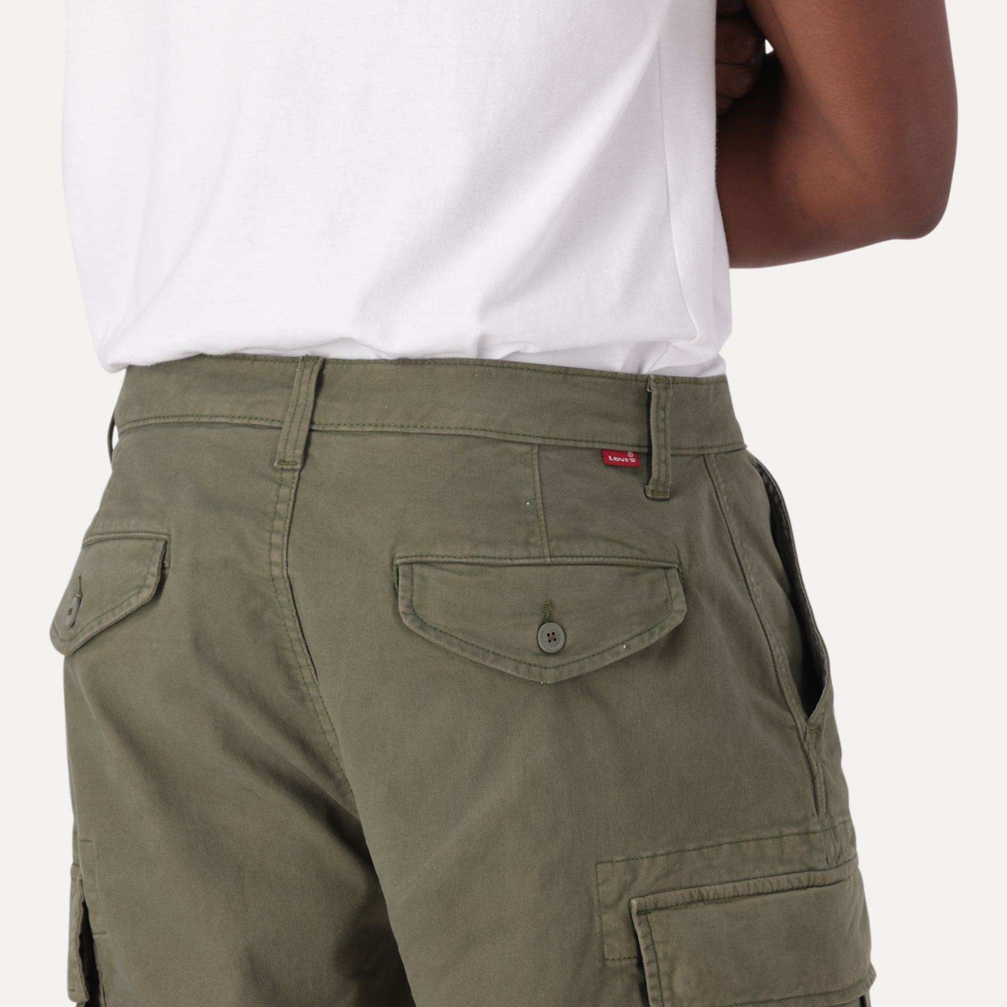 LEVI S MEN S CARRIER CARGO SHORTS GREEN