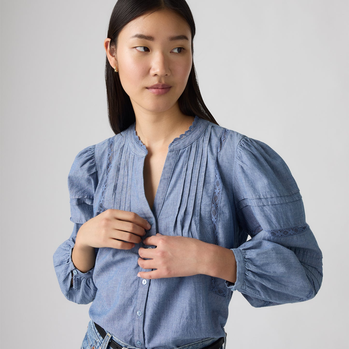 LEVI'S® WOMEN'S MANDY LONG-SLEEVE BLOUSE - MED INDIGO - FLAT FINISH