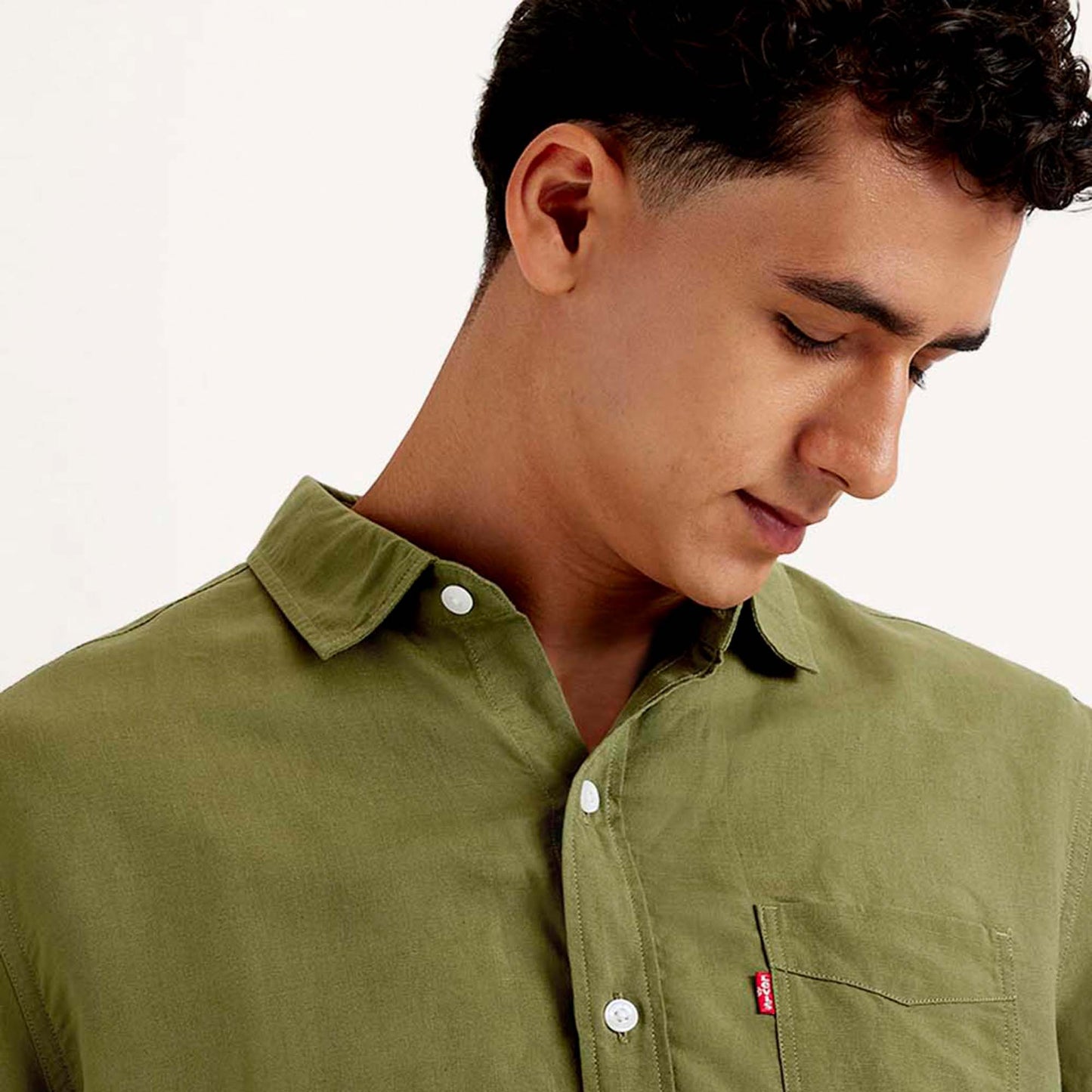 LEVI'S® MEN'S SOLID REGULAR FIT SHIRT - GREEN