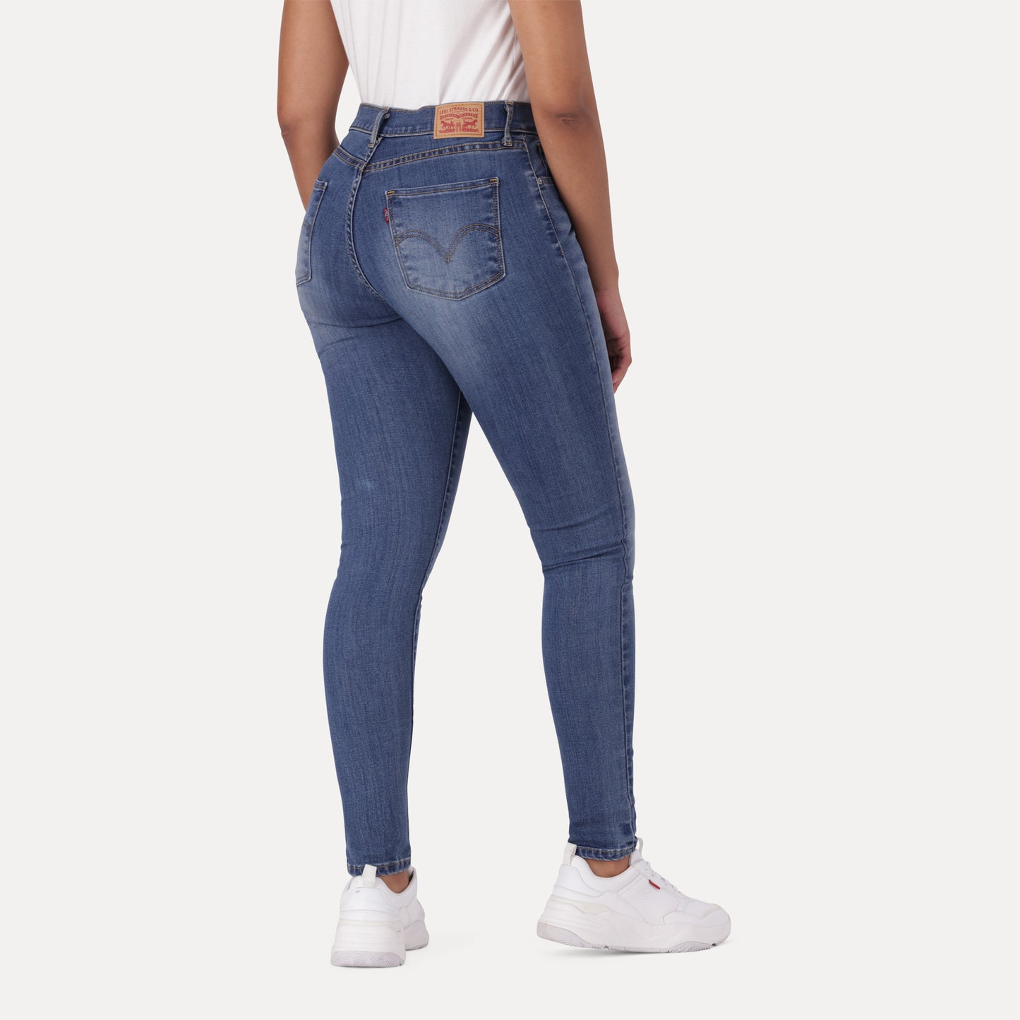 LEVI'S® WOMEN'S CURVY SKINNY - MED INDIGO - WORN IN