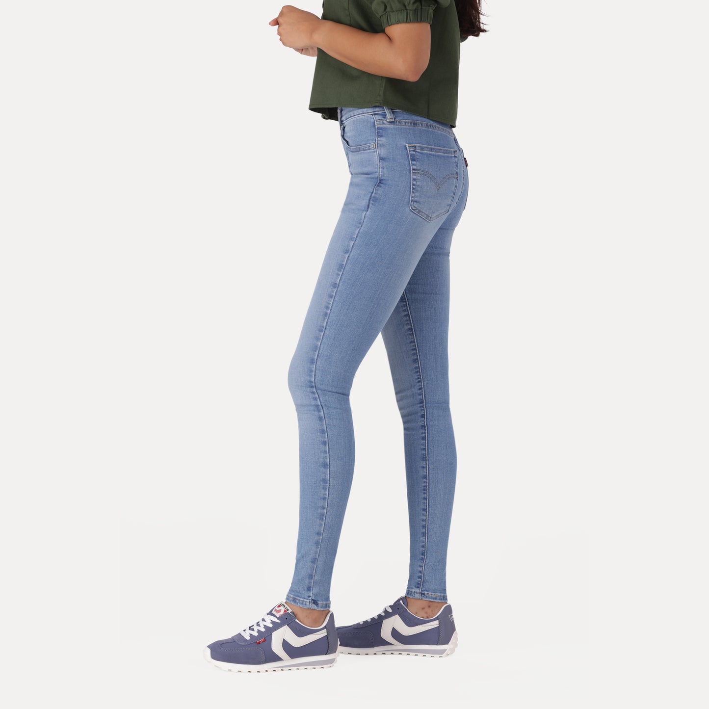 LEVI'S® WOMEN'S 720 HIGH-RISE SUPER SKINNY JEANS - LIGHT INDIGO - WORN IN