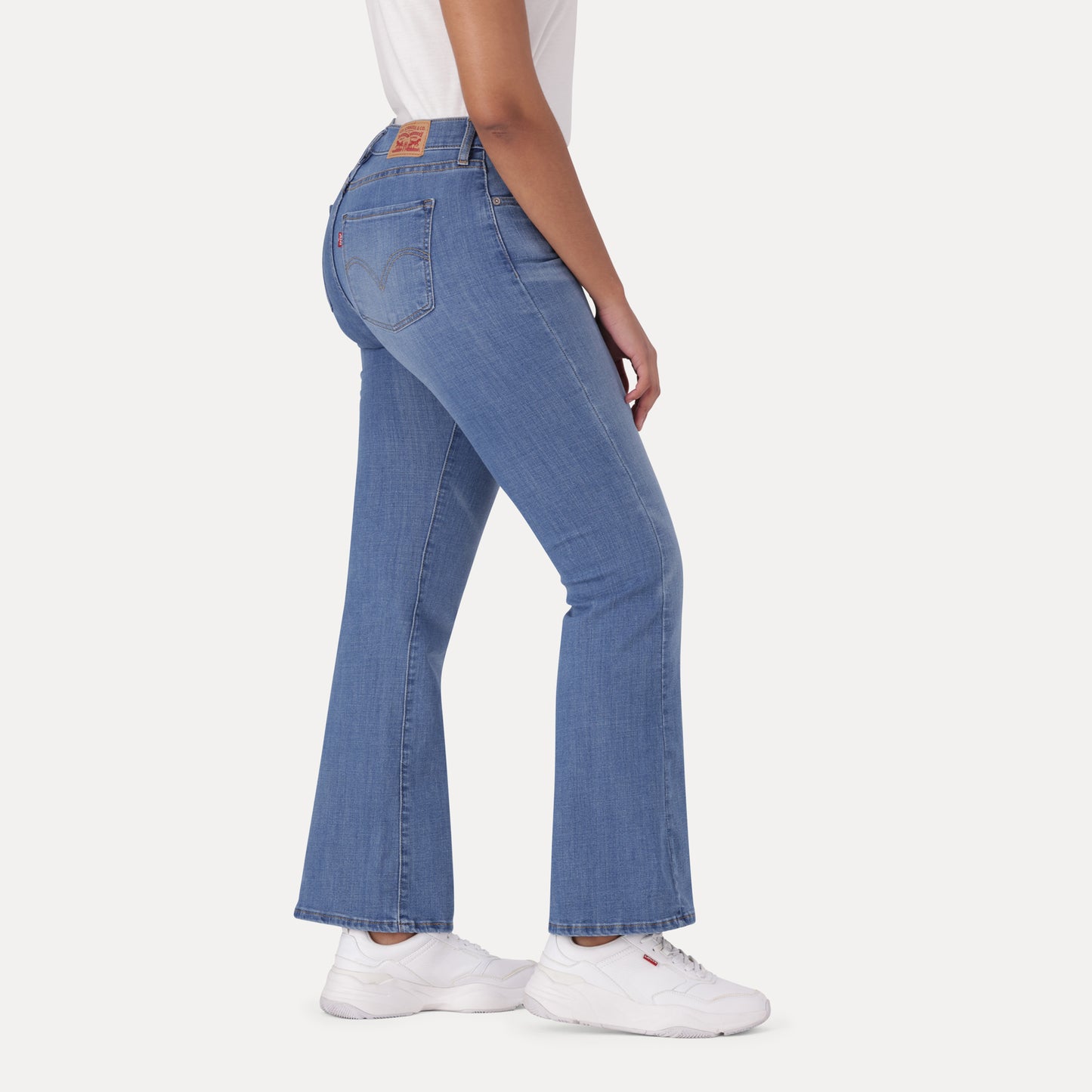 LEVI'S® CURVY FLARE - MED INDIGO - WORN IN