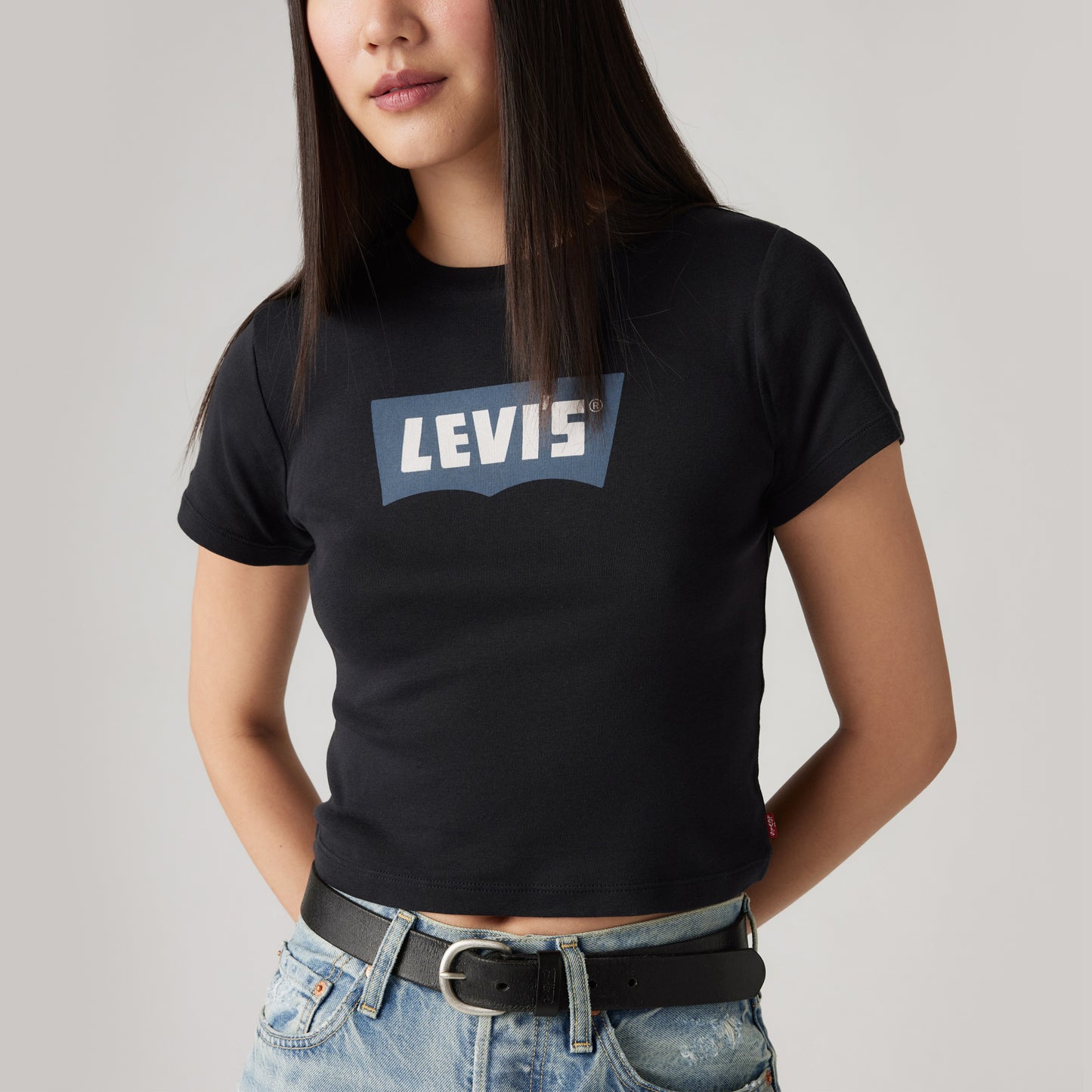 LEVI'S® WOMEN'S GRAPHIC ESSENTIAL SPORTY TEE - BLACK