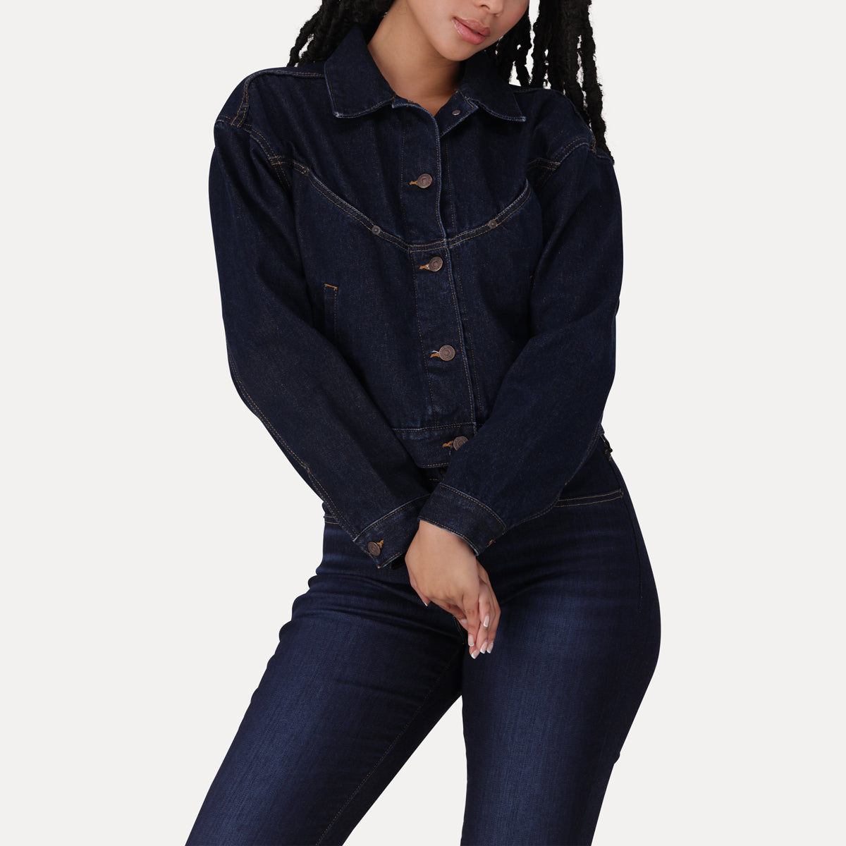 LEVI'S® WOMEN'S SHRUNKEN '90S TRUCKER JACKET - DARK INDIGO - WORN IN