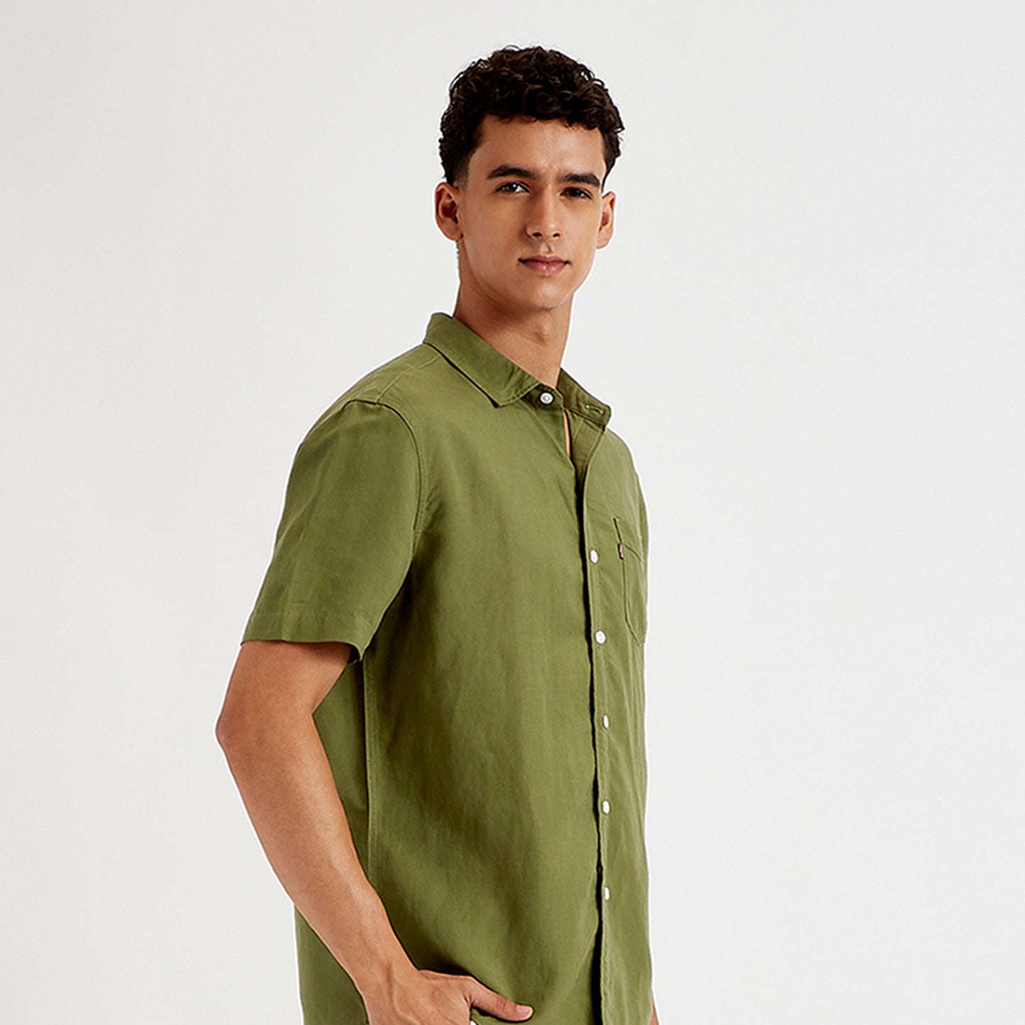 LEVI'S® MEN'S SOLID REGULAR FIT SHIRT - GREEN