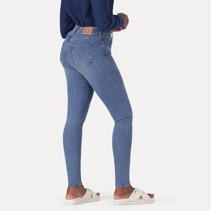 LEVI'S® WOMEN'S CURVY HIGH-RISE SUPER SKINNY  - MED INDIGO - FLAT FINISH