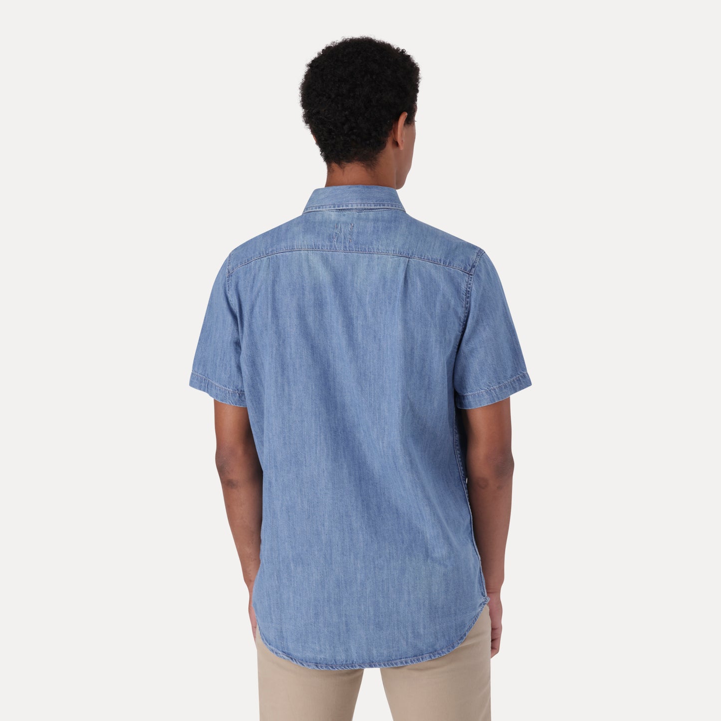 LEVI'S® MEN'S CLASSIC POCKET STANDARD FIT SHIRT - MED INDIGO - FLAT FINISH