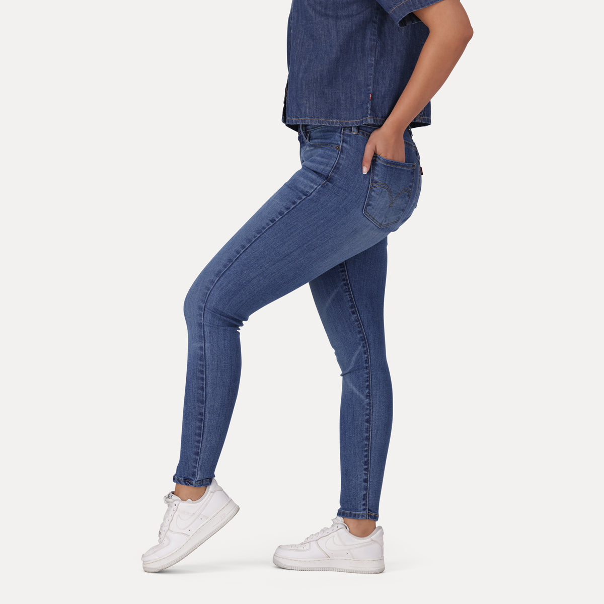 LEVI'S® WOMEN'S CURVY SUPER SKINNY  - MED INDIGO - WORN IN