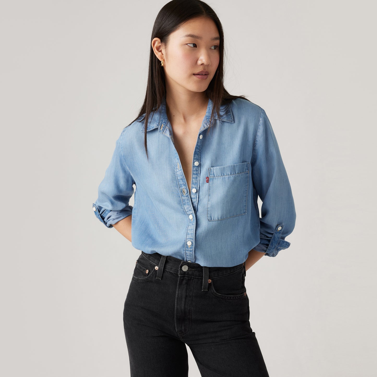 LEVI'S® WOMEN'S DARLENE UTILITY SHIRT - MED INDIGO - WORN IN