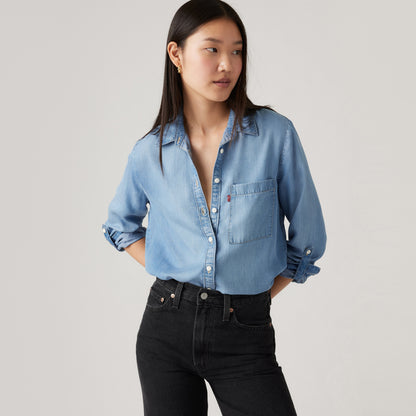 LEVI'S® WOMEN'S DARLENE UTILITY SHIRT - MED INDIGO - WORN IN