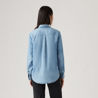 LEVI'S® WOMEN'S DARLENE UTILITY SHIRT - MED INDIGO - WORN IN