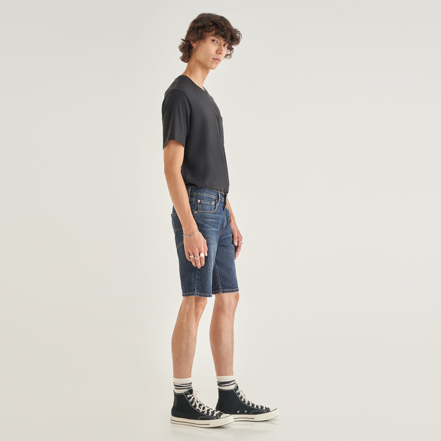 LEVI'S® MEN'S 405 STANDARD SHORTS - MED INDIGO - WORN IN