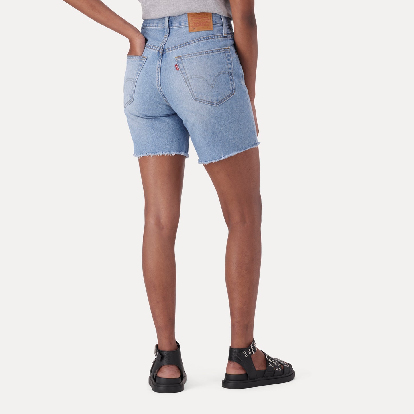 LEVI'S® WOMEN'S 501® MID-THIGH SHORTS - LIGHT INDIGO - WORN IN