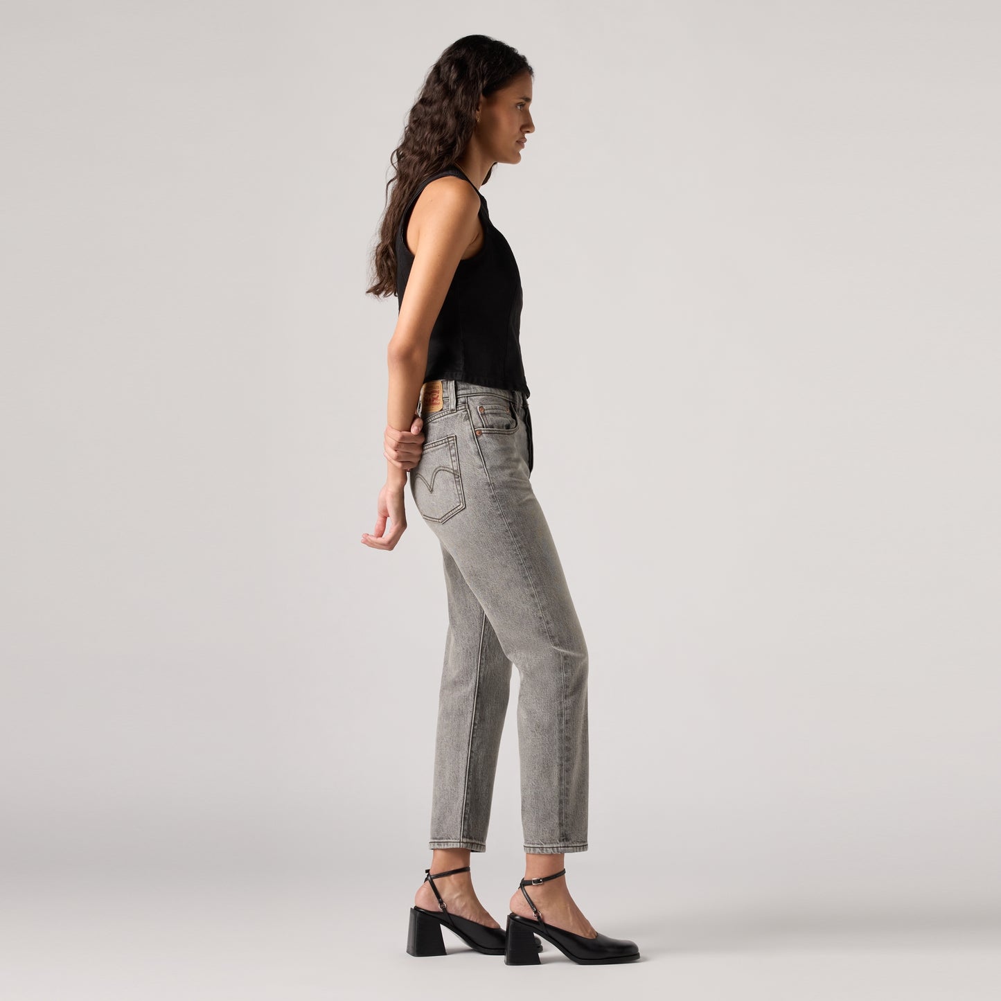 LEVI'S® WOMEN'S 501® ORIGINAL CROPPED JEANS - MED INDIGO - WORN IN